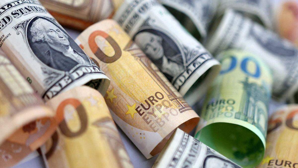 Euro cierra en paridad con el dólar tras caída; sigue la tensión por precio de gas